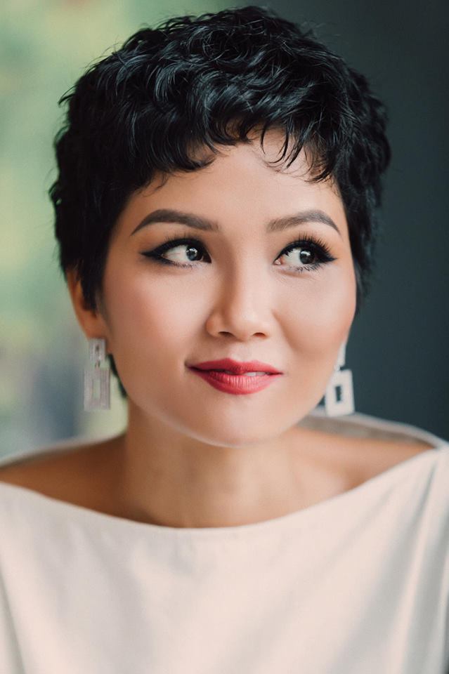 Hhen Niê lại đốn tim fans với style tóc xoăn, má phính, mắt tròn xoe-7