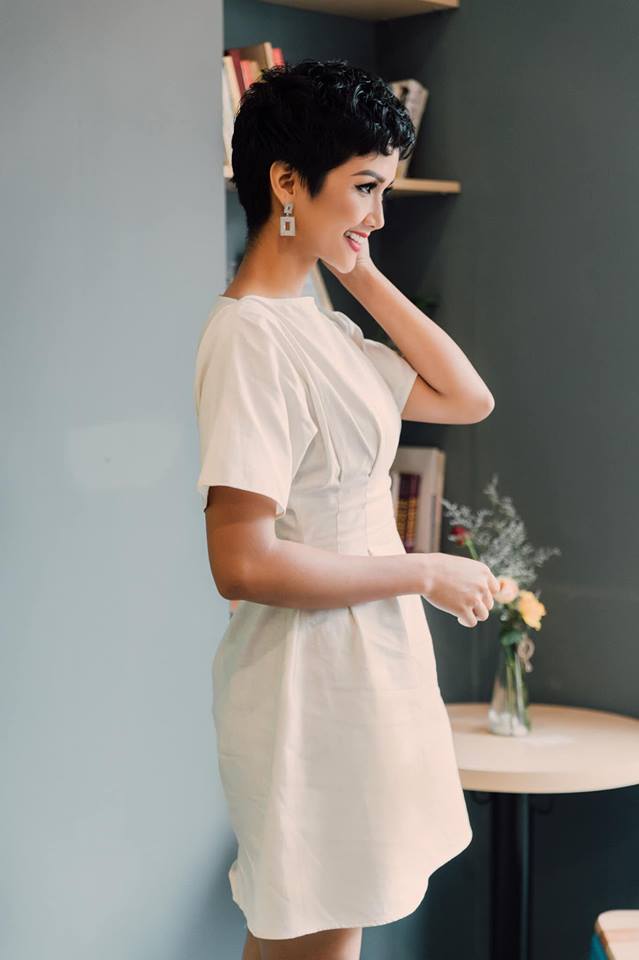 Hhen Niê lại đốn tim fans với style tóc xoăn, má phính, mắt tròn xoe-8