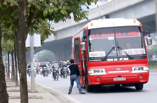 Đi xe Tết bị nhồi nhét, tăng giá, người dân gọi ngay số này-2