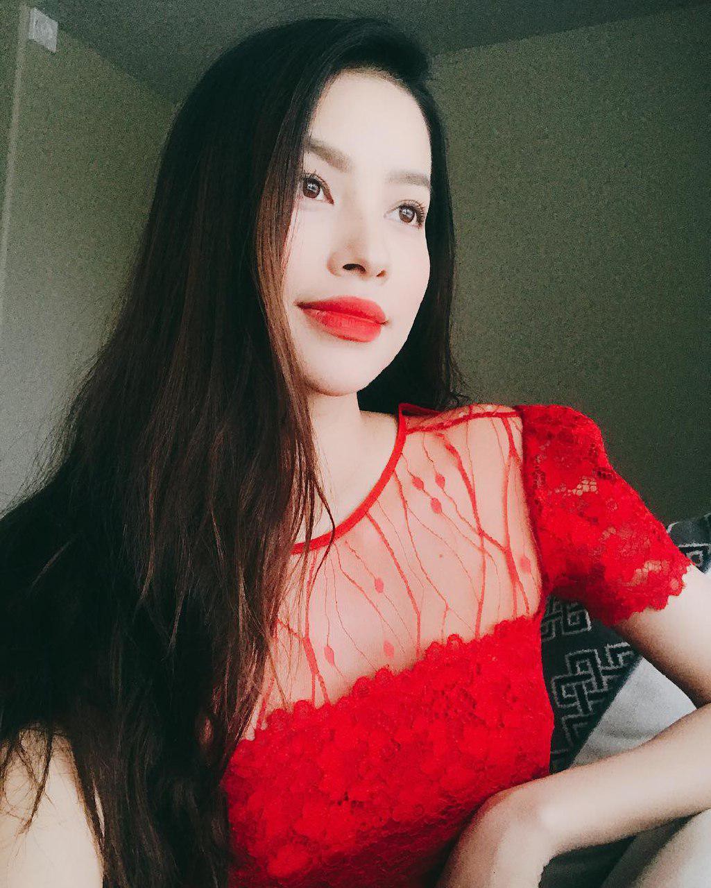 Phạm Hương khoe mái tóc dài của mẹ cha, dân mạng vẫn khẳng định cô vừa sinh xong chỉ vì 1 chi tiết-2