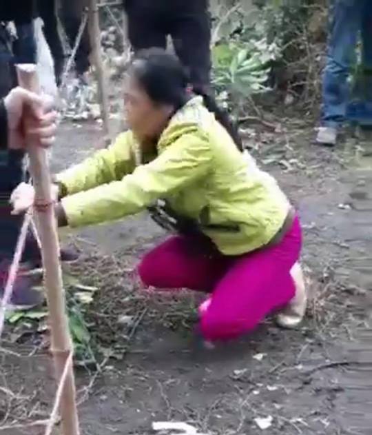 Thi thể người đàn ông được phát hiện trong góc vườn sau khi bị 4 người xưng công an truy đuổi?-3