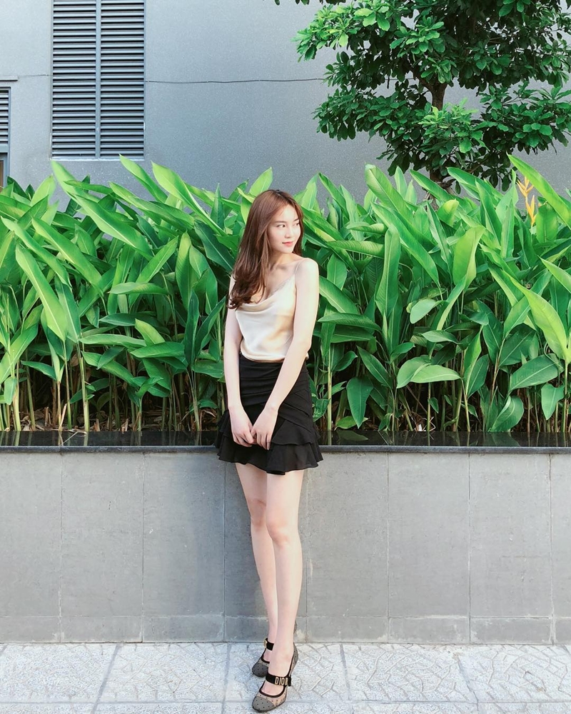 Diệp Lâm Anh diện jumpsuit xuyên thấu khoe ngực phồn thực đối lập Kỳ Duyên kín đáo, sang xịn mịn-2