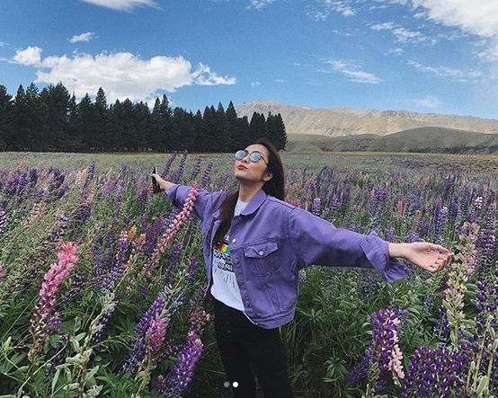 Diệp Lâm Anh diện jumpsuit xuyên thấu khoe ngực phồn thực đối lập Kỳ Duyên kín đáo, sang xịn mịn-6