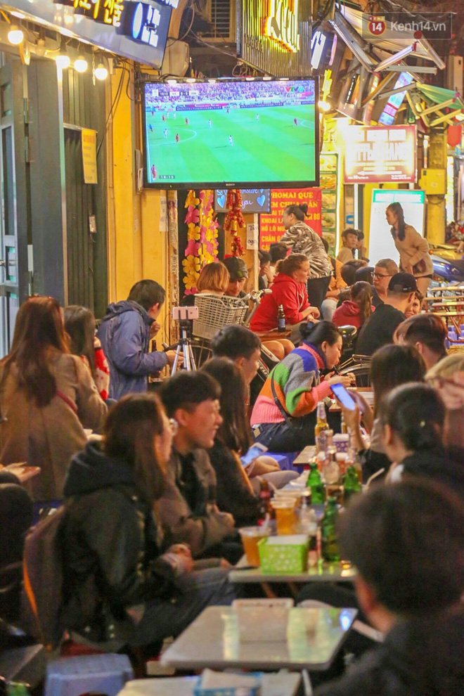 Trực tiếp: CĐV không giấu được nỗi buồn khi Việt Nam thua Iran với tỷ số 0 - 2-37