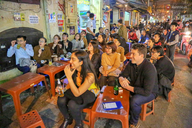 Trực tiếp: CĐV không giấu được nỗi buồn khi Việt Nam thua Iran với tỷ số 0 - 2-38