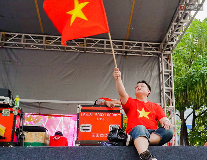 Trực tiếp: CĐV không giấu được nỗi buồn khi Việt Nam thua Iran với tỷ số 0 - 2-44