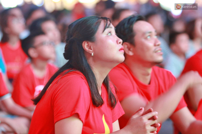 Trực tiếp: CĐV không giấu được nỗi buồn khi Việt Nam thua Iran với tỷ số 0 - 2-41