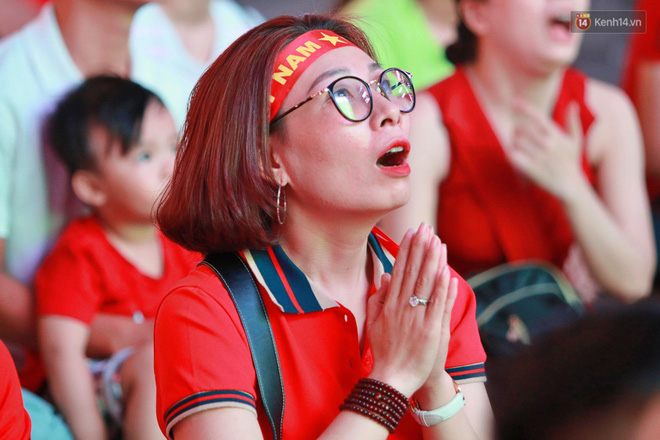 Trực tiếp: CĐV không giấu được nỗi buồn khi Việt Nam thua Iran với tỷ số 0 - 2-39