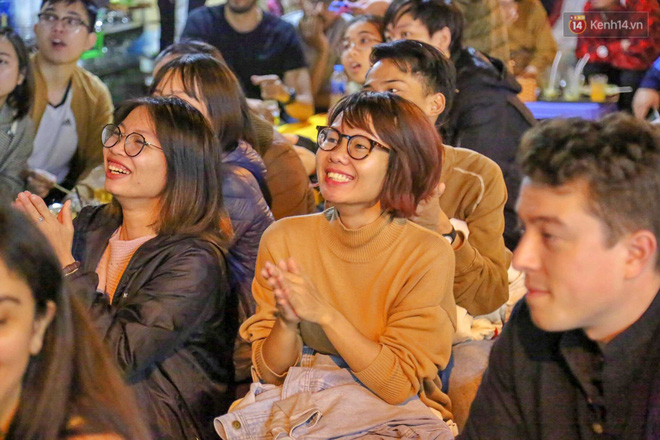 Trực tiếp: CĐV không giấu được nỗi buồn khi Việt Nam thua Iran với tỷ số 0 - 2-35