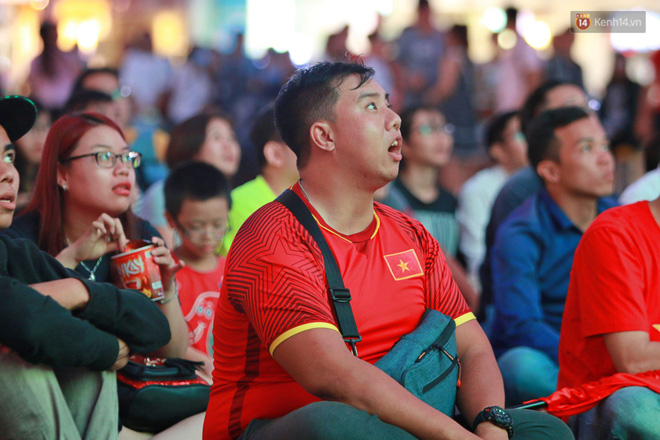 Trực tiếp: CĐV không giấu được nỗi buồn khi Việt Nam thua Iran với tỷ số 0 - 2-40