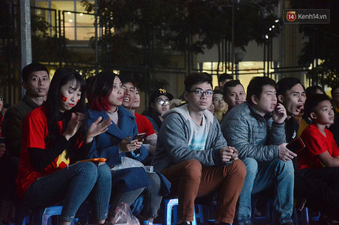 Trực tiếp: CĐV không giấu được nỗi buồn khi Việt Nam thua Iran với tỷ số 0 - 2-45