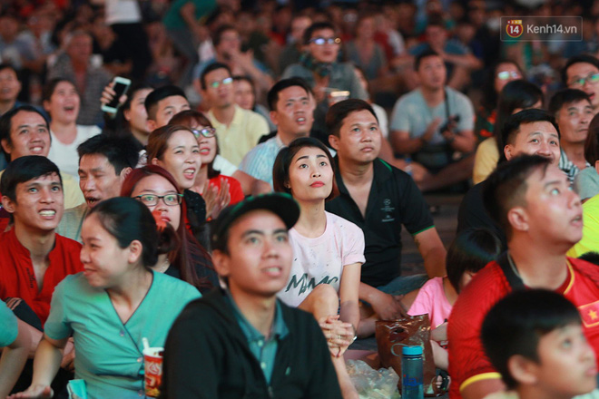 Trực tiếp: CĐV không giấu được nỗi buồn khi Việt Nam thua Iran với tỷ số 0 - 2-27