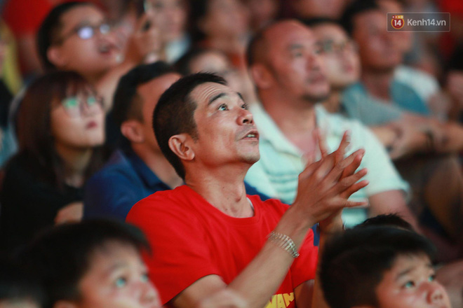 Trực tiếp: CĐV không giấu được nỗi buồn khi Việt Nam thua Iran với tỷ số 0 - 2-31