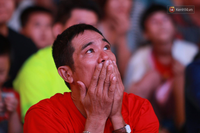 Trực tiếp: CĐV không giấu được nỗi buồn khi Việt Nam thua Iran với tỷ số 0 - 2-23