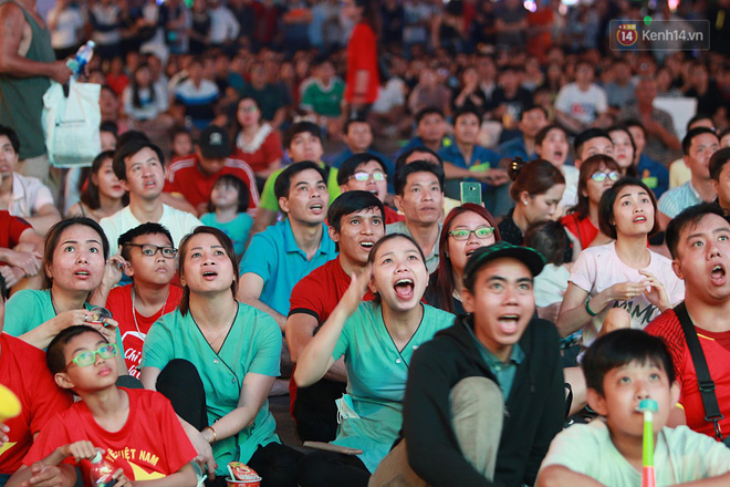 Trực tiếp: CĐV không giấu được nỗi buồn khi Việt Nam thua Iran với tỷ số 0 - 2-30