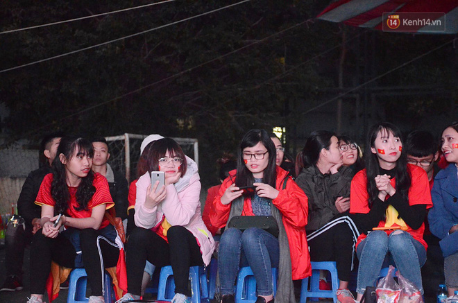 Trực tiếp: CĐV không giấu được nỗi buồn khi Việt Nam thua Iran với tỷ số 0 - 2-47