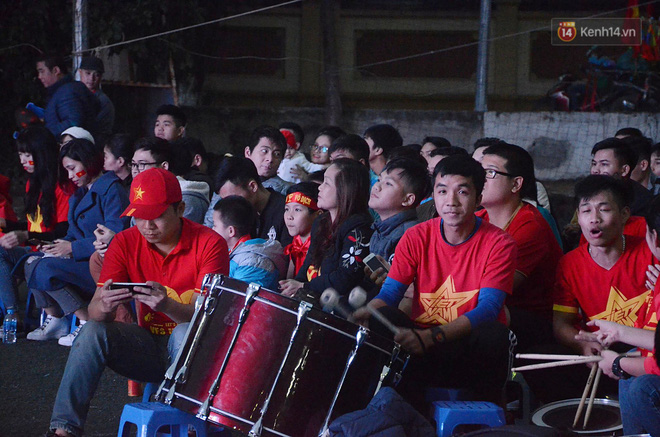 Trực tiếp: CĐV không giấu được nỗi buồn khi Việt Nam thua Iran với tỷ số 0 - 2-48