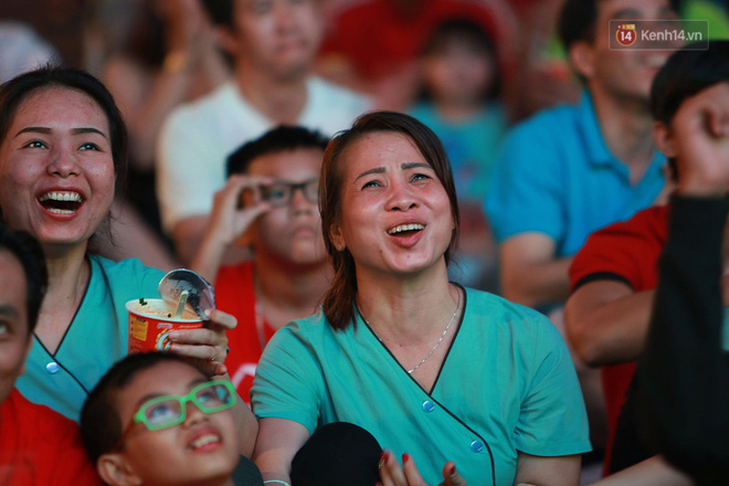 Trực tiếp: CĐV không giấu được nỗi buồn khi Việt Nam thua Iran với tỷ số 0 - 2-29