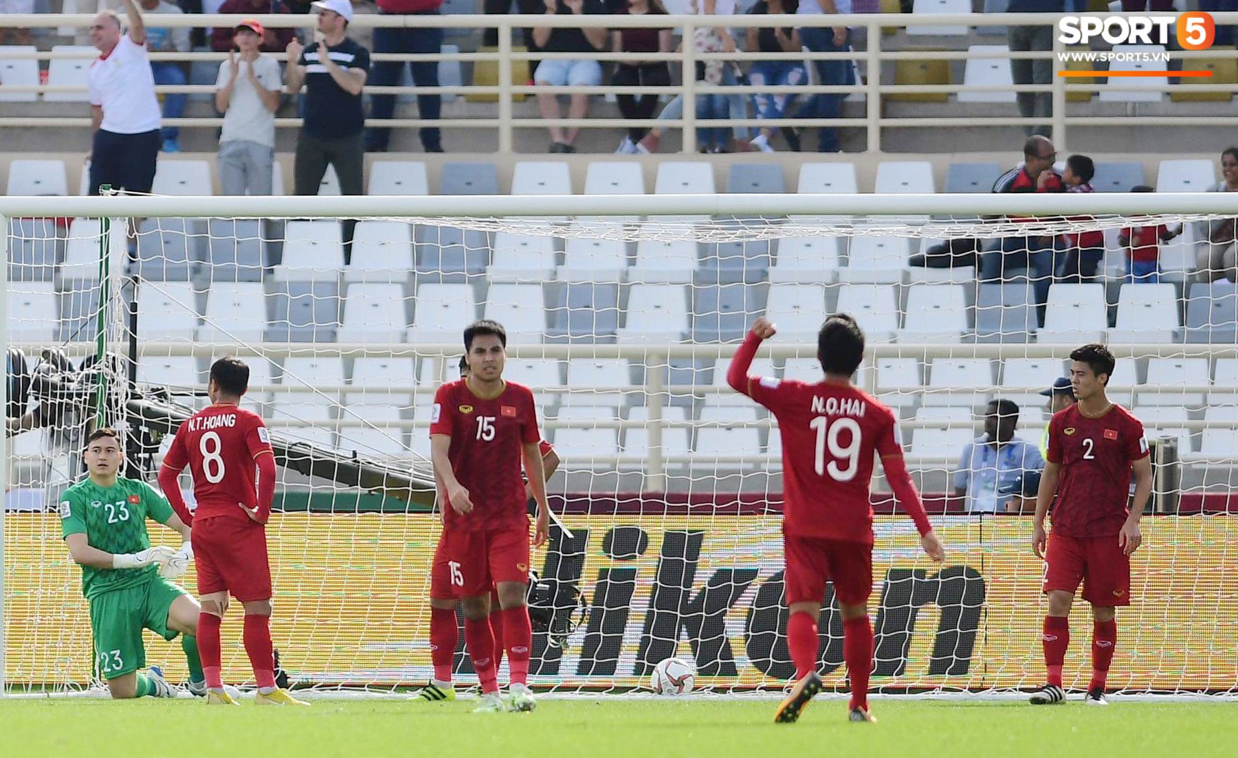Quang Hải hét lớn, hô hào đồng đội đứng dậy sau bàn thua-5