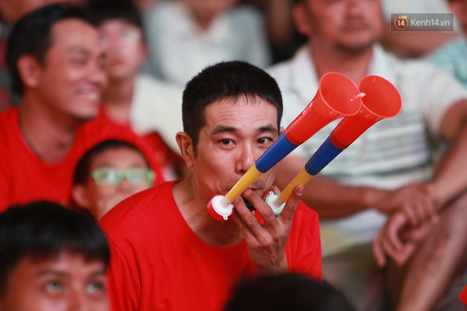 Trực tiếp: CĐV không giấu được nỗi buồn khi Việt Nam thua Iran với tỷ số 0 - 2-16