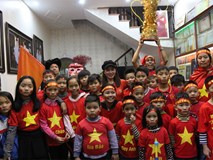 "Cơn bão đỏ" quét qua nhà Quang Hải trước đại chiến Việt Nam - Iran "Cơn bão đỏ" quét qua nhà Quang Hải trước đại chiến Việt Nam - Iran