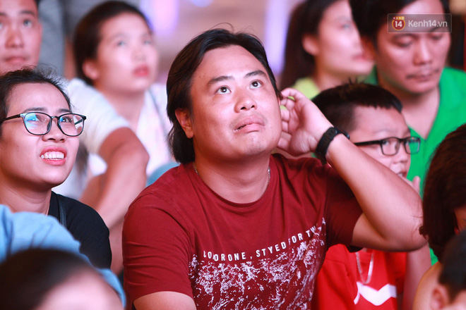 Trực tiếp: CĐV không giấu được nỗi buồn khi Việt Nam thua Iran với tỷ số 0 - 2-10