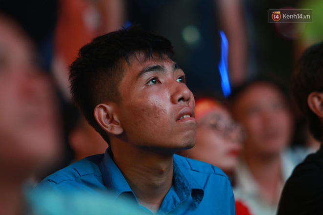 Trực tiếp: CĐV không giấu được nỗi buồn khi Việt Nam thua Iran với tỷ số 0 - 2-11