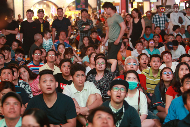 Trực tiếp: CĐV không giấu được nỗi buồn khi Việt Nam thua Iran với tỷ số 0 - 2-9