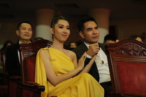 Mặc kệ khán giả tẩy chay, Gạo nếp gạo tẻ vẫn thắng lớn với 4 giải thưởng tại Mai Vàng 2019-2