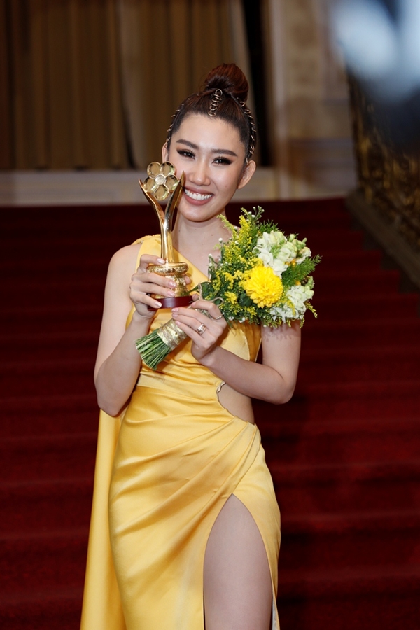 Mặc kệ khán giả tẩy chay, Gạo nếp gạo tẻ vẫn thắng lớn với 4 giải thưởng tại Mai Vàng 2019-7