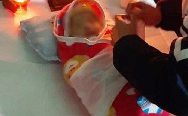 Chưa phát hiện sai sót trong quá trình tiêm vắc xin khiến bé 2 tuổi ở Hà Nội tử vong-2