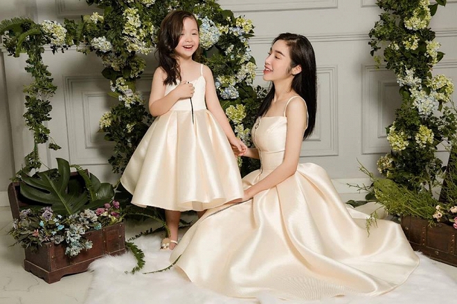 Cadie diễn xuất cực tự nhiên bên mẹ Elly Trần trong loạt ảnh thời trang-10