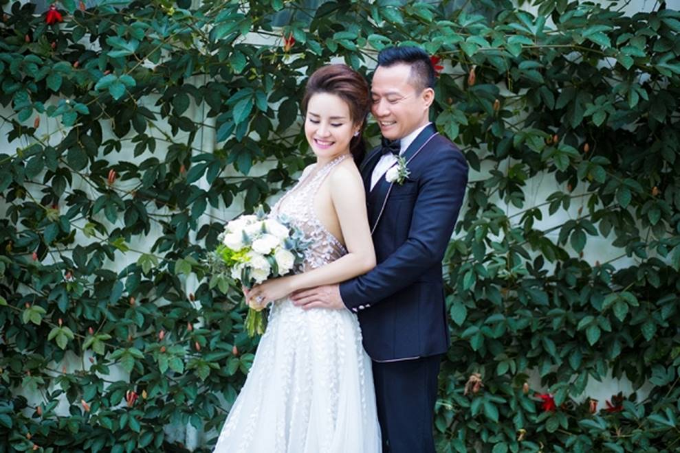 Vy Oanh khoe vẻ yêu kiều bên ông xã lịch lãm điển trai-3