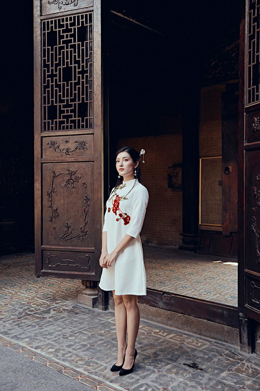 Á hậu Huyền My khác lạ trong bộ ảnh áo dài đón Tết-2
