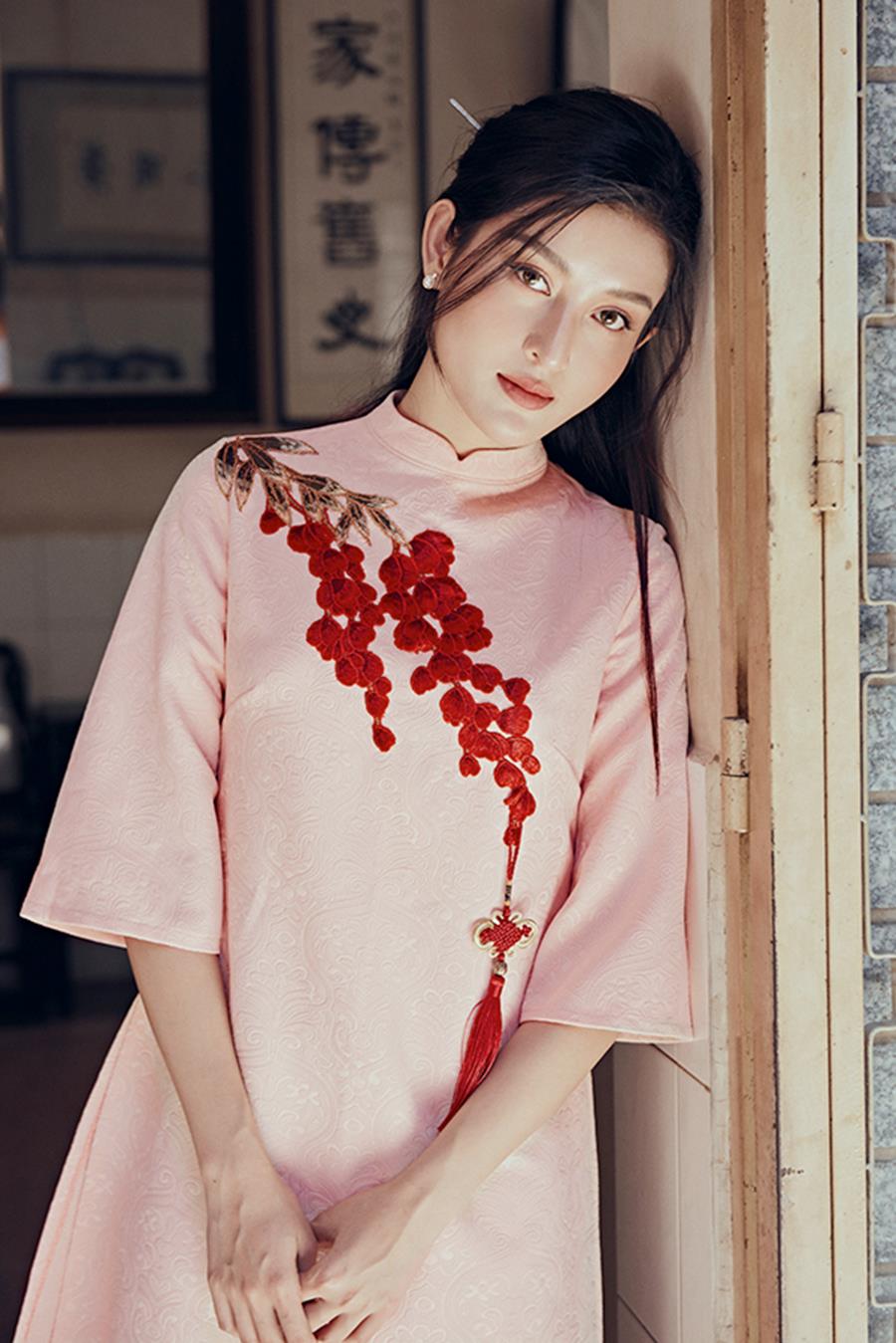 Á hậu Huyền My khác lạ trong bộ ảnh áo dài đón Tết-5