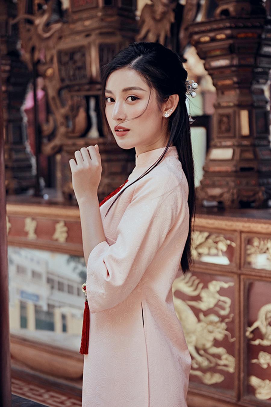 Á hậu Huyền My khác lạ trong bộ ảnh áo dài đón Tết-6