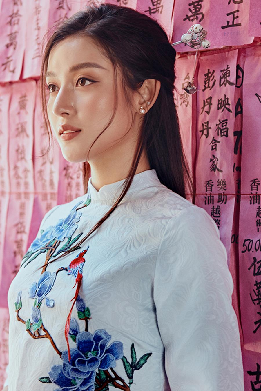 Á hậu Huyền My khác lạ trong bộ ảnh áo dài đón Tết-7