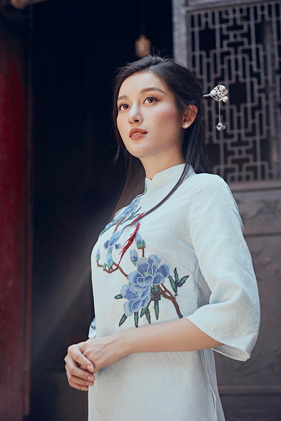 Á hậu Huyền My khác lạ trong bộ ảnh áo dài đón Tết-8