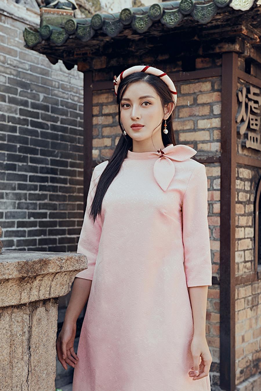 Á hậu Huyền My khác lạ trong bộ ảnh áo dài đón Tết-15