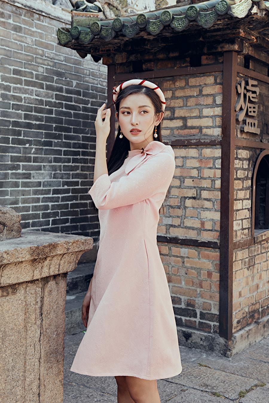 Á hậu Huyền My khác lạ trong bộ ảnh áo dài đón Tết-16