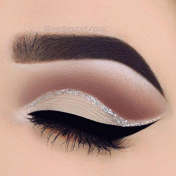 Mắt khói, môi màu nude: Combo ấn tượng cho tiệc tất niên, chị em nhất định phải thử-14