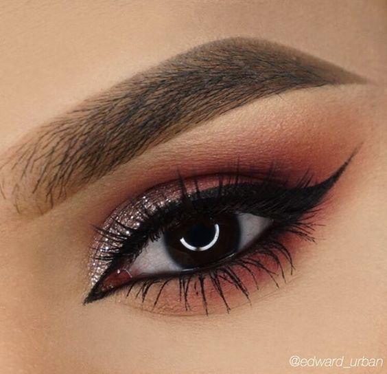 Mắt khói, môi màu nude: Combo ấn tượng cho tiệc tất niên, chị em nhất định phải thử-16