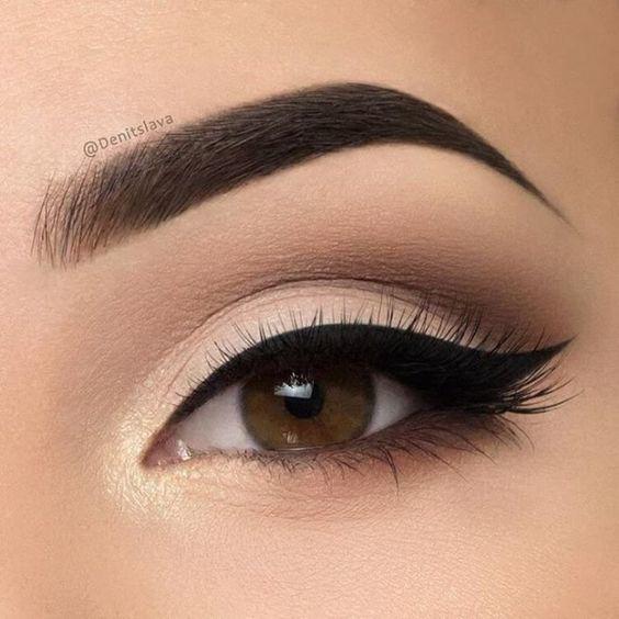 Mắt khói, môi màu nude: Combo ấn tượng cho tiệc tất niên, chị em nhất định phải thử-17