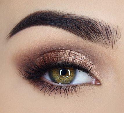 Mắt khói, môi màu nude: Combo ấn tượng cho tiệc tất niên, chị em nhất định phải thử-6