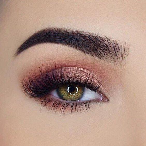 Mắt khói, môi màu nude: Combo ấn tượng cho tiệc tất niên, chị em nhất định phải thử-7