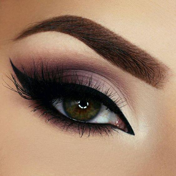 Mắt khói, môi màu nude: Combo ấn tượng cho tiệc tất niên, chị em nhất định phải thử-10