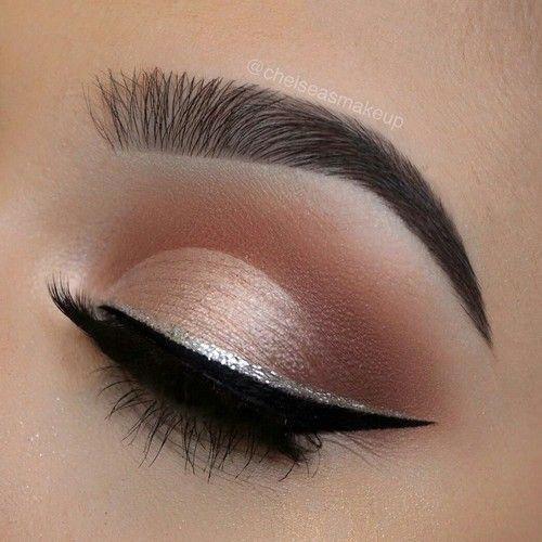 Mắt khói, môi màu nude: Combo ấn tượng cho tiệc tất niên, chị em nhất định phải thử-12