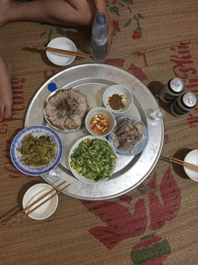 Mâm cơm đẹp mắt ngày cuối tuần của mẹ trẻ bị chị em trách móc khi soi tới bộ bát đũa-5