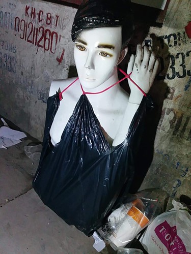 Mò mẫm về nhà giữa đêm lạnh, thanh niên suýt nhồi máu cơ tim vì đụng phải chiếc đầu lâu lăn giữa ngõ-4