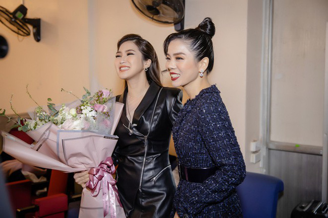 Hương Tràm vô tình tiết lộ cát-xê khủng của Lệ Quyên-2